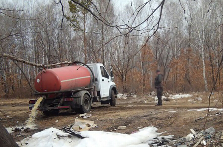 За слив нечистот около села компания Свободненского района заплатит больше 100 тысяч рублей