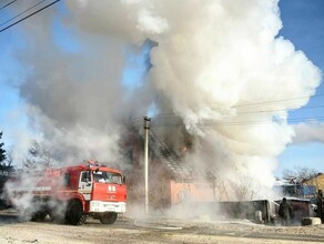 В Свободном взорвался газовый баллон в горящем жилом доме фото