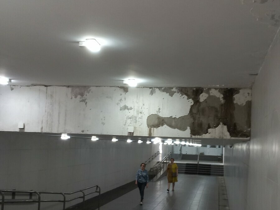 Качество проведенного полгода назад ремонта в благовещенском подземном переходе вызывает вопросы горожан