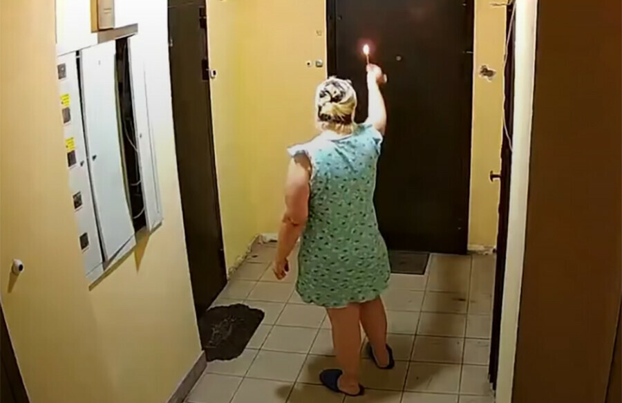 Лишила детей сна угрожала испортила дверь благовещенка терроризировала соседей пока они не пошли в суд видео