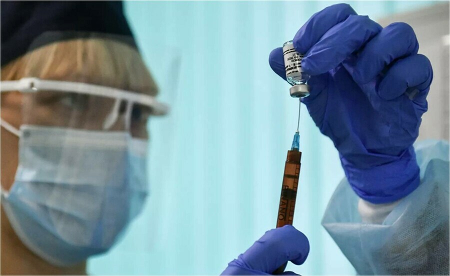 Пункт о вакцинации от коронавируса предложили включить в трудовой договор