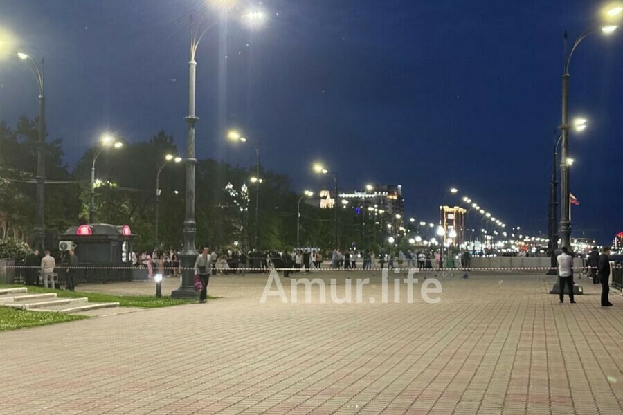Празднование свадьбы на набережной Амура в Благовещенске вызвало негодование у прохожих видео 