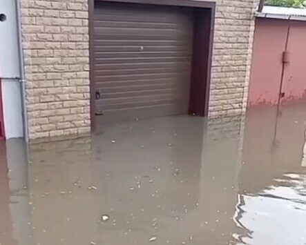 В Благовещенске гаражи оказались в воде после последнего ливня видео