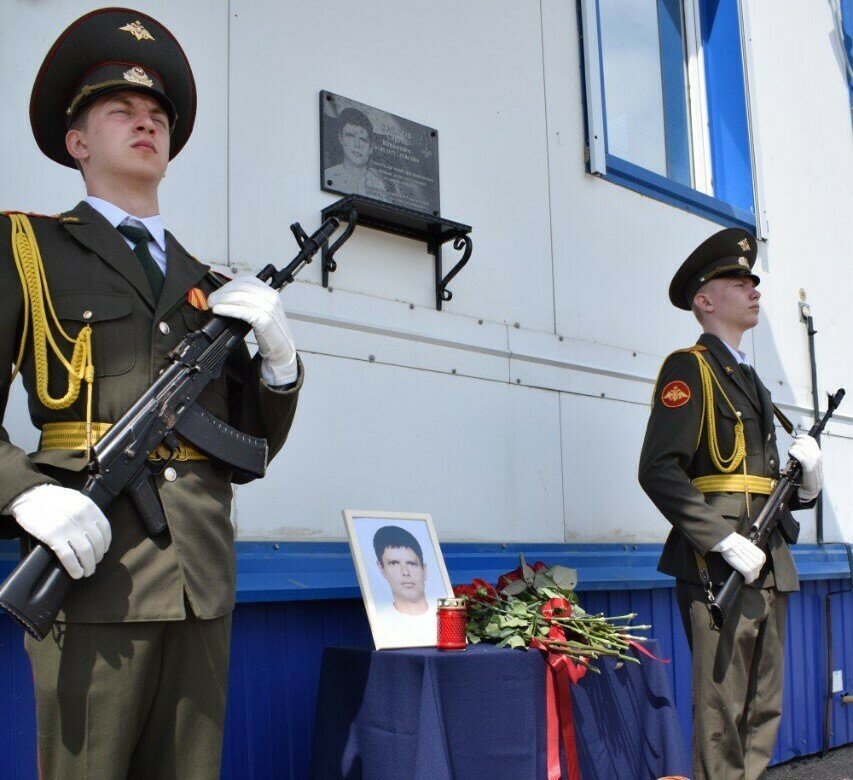 В Тынде увековечили память Сергея Клокова героически погибшего на СВО