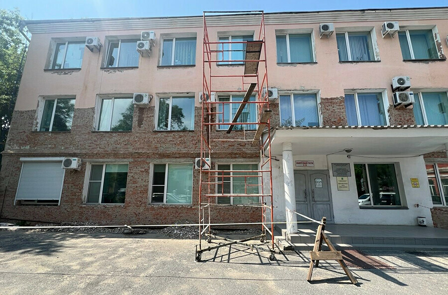 Бежевокоричневый цвет зданий пришел в Белогорск