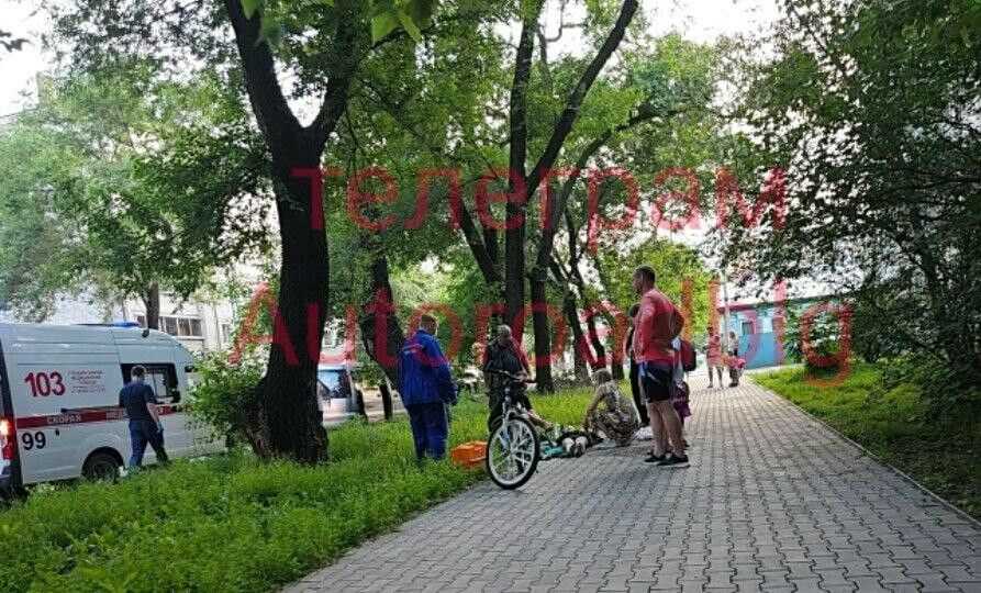 Серьезный сигнал в Благовещенске изза экстремальной жары пришлось вызывать скорую велосипедистке