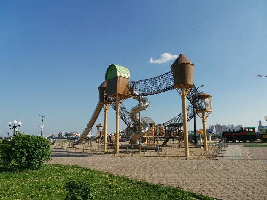 В Благовещенске закрыли доступ к горке где ребенок получил травму