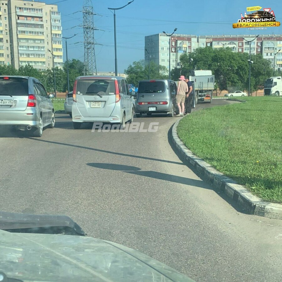 В Благовещенске затруднено движение на Калининском кольце