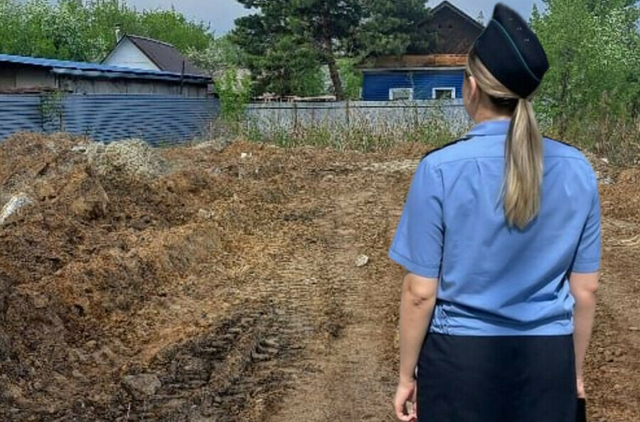 Благовещенцу пришлось снести административное здание