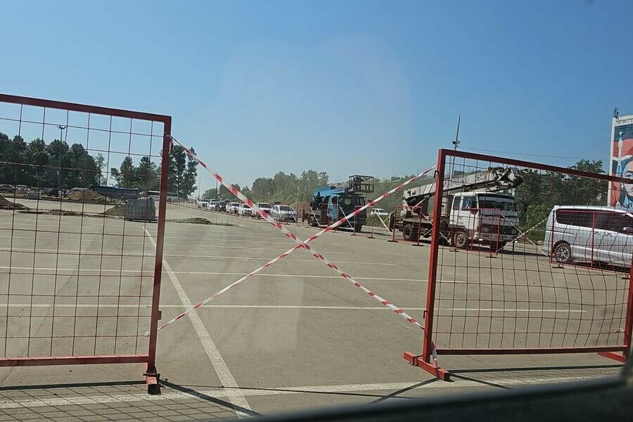 Это же издевательство над людьми благовещенцы снова пожаловались на работу парковки аэропорта фото