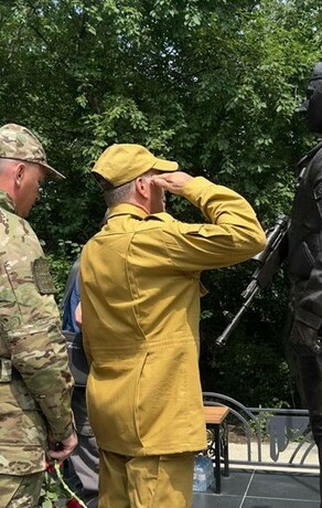 За свой боевой характер получил позывной Дикий в Приамурье увековечили память погибшего на СВО амурчанина