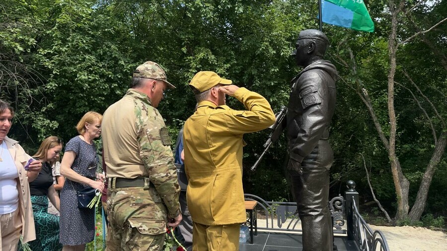 За свой боевой характер получил позывной Дикий в Приамурье увековечили память погибшего на СВО амурчанина