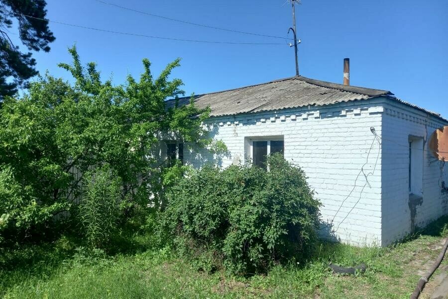 Мертвого мужчину возле тлеющего дивана нашли в Приамурье фото 