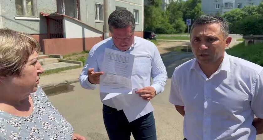 Мэр Благовещенска посетил проезд между домами на который массово жаловались горожане видео