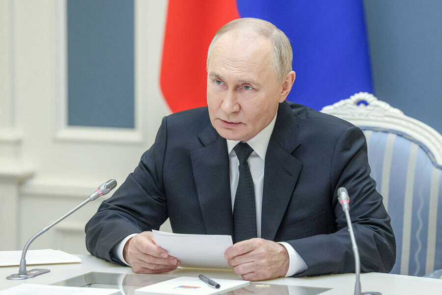 Владимир Путин призвал развивать многофункциональный российский мессенджер