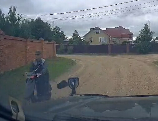 Жесть из Владимировки местный житель привязал собаку к мопеду и тащил по дороге Предварительно животное погибло