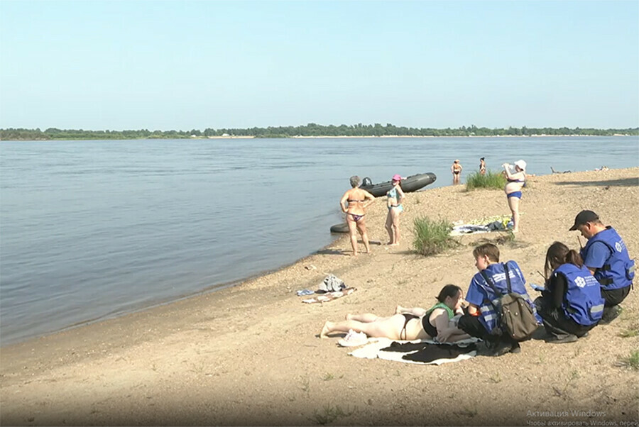 В Благовещенске регулярно выявляют у воды детей без родителей