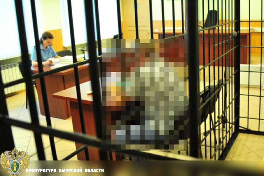 Амурчанин решил выбить металлической трубой долг у знакомого 
