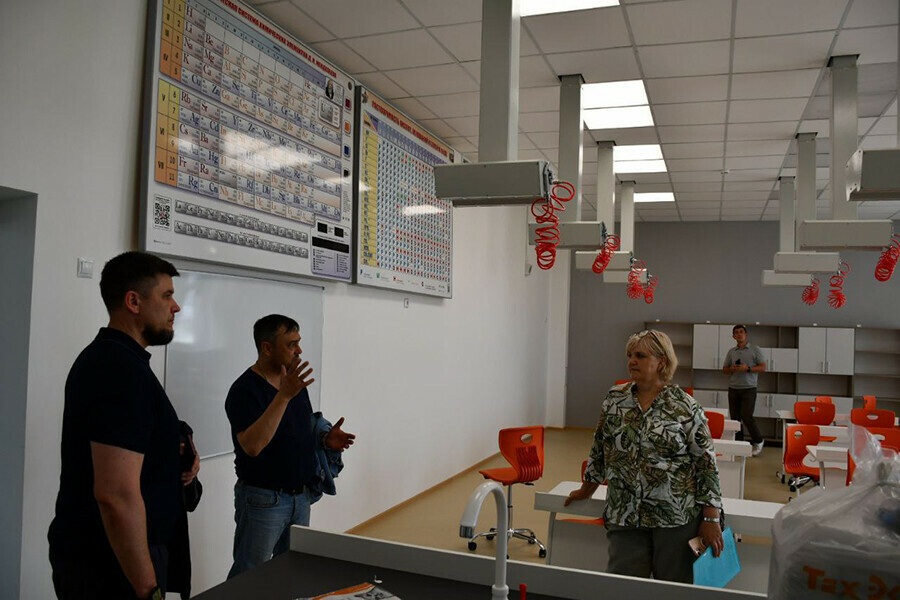 Агрокласс кружок по 3Dмоделированию дроноведение дороги новую школу в Чигирях проверил глава округа фото