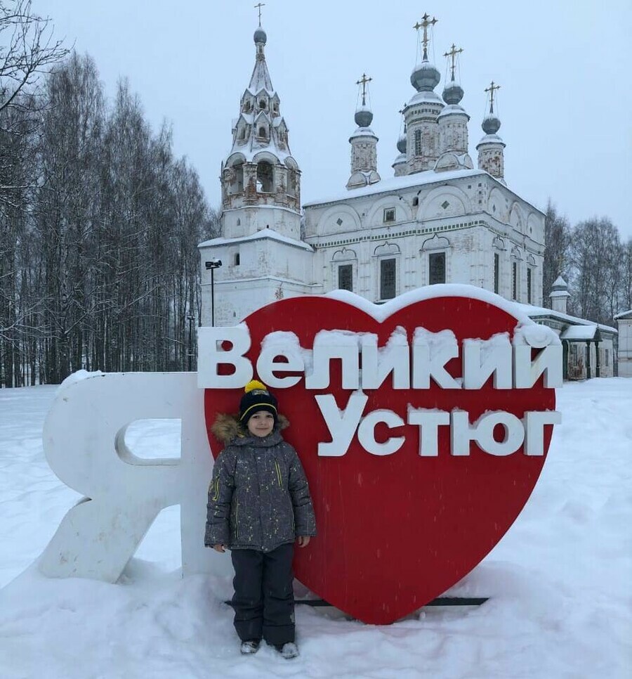 Он настоящий и борода без ниток Юный житель Благовещенска побывал на родине Деда Мороза