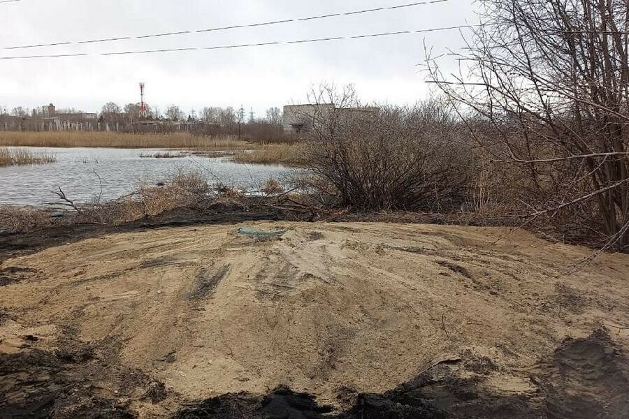 Сточные воды сливали на улицу рядом с многоквартирным домом в Белогорске 