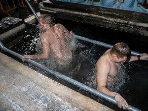 В Красноярском крае за купание в проруби на Крещение будут штрафовать