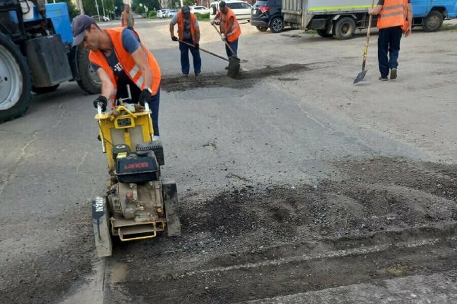 Где в Благовещенске подлатали дорогу 