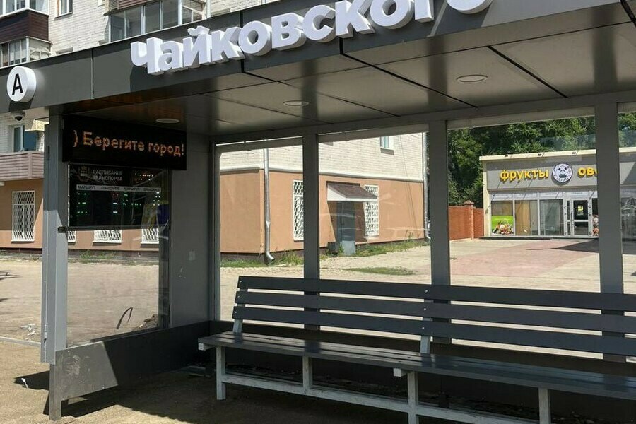 Электронные табло благовещенских остановок взламывают и размещают странные тексты 