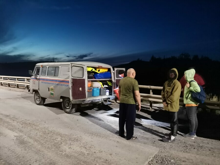 В Амурской области туристов спасли с разлившейся реки