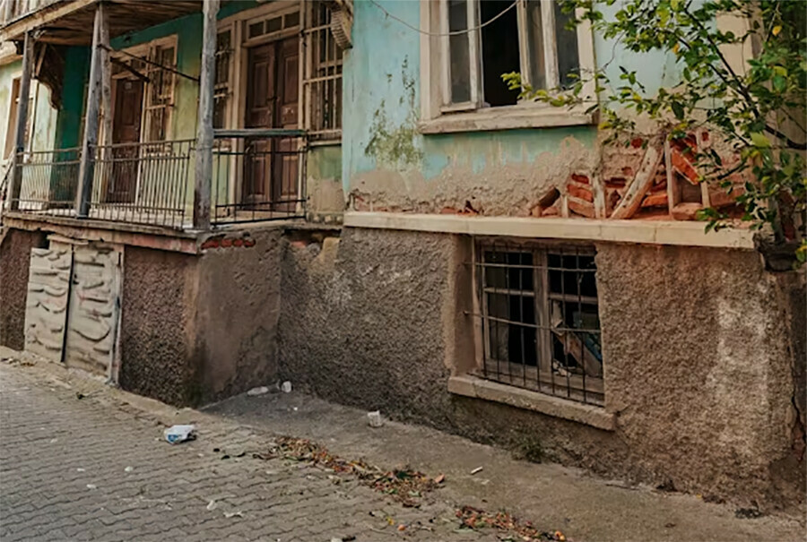 В амурском селе жильцы остаются в аварийном доме несмотря на решение суда Глава СК России ждет доклад
