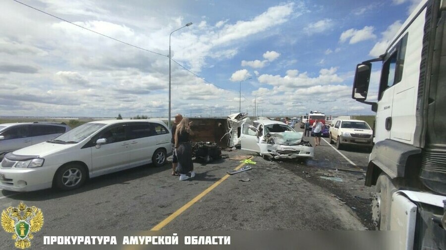 В ГИБДД дали комментарий по аварии с четырьмя автомобилями недалеко от нового моста через Зею