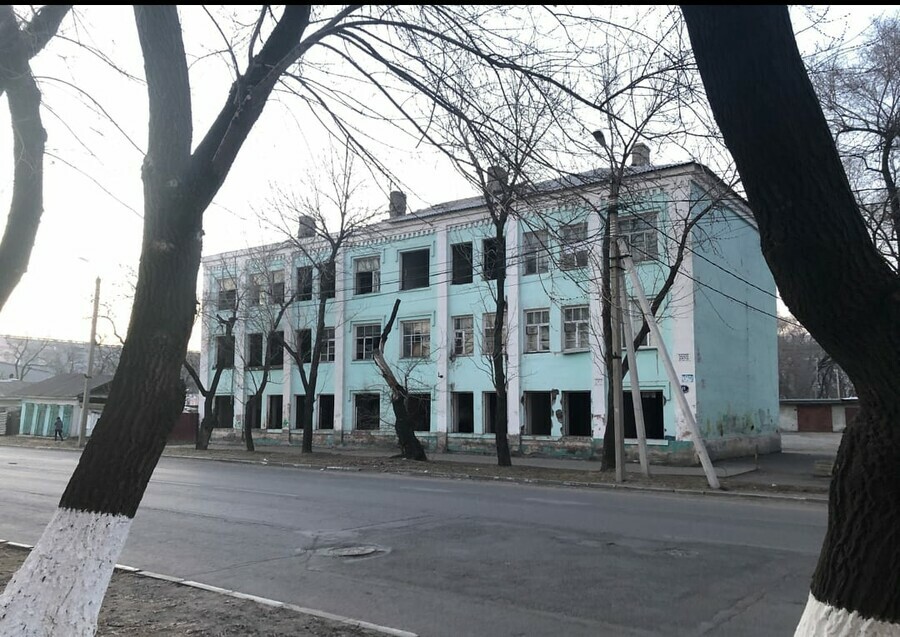 Более 10 миллионов рублей хотели потратить в администрации Благовещенска на снос аварийного дома
