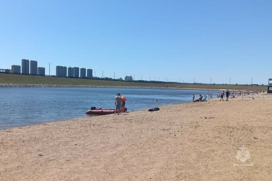 Снова ЧП на Серебряной миле в Благовещенске пытались откачать утонувшего мужчину видео