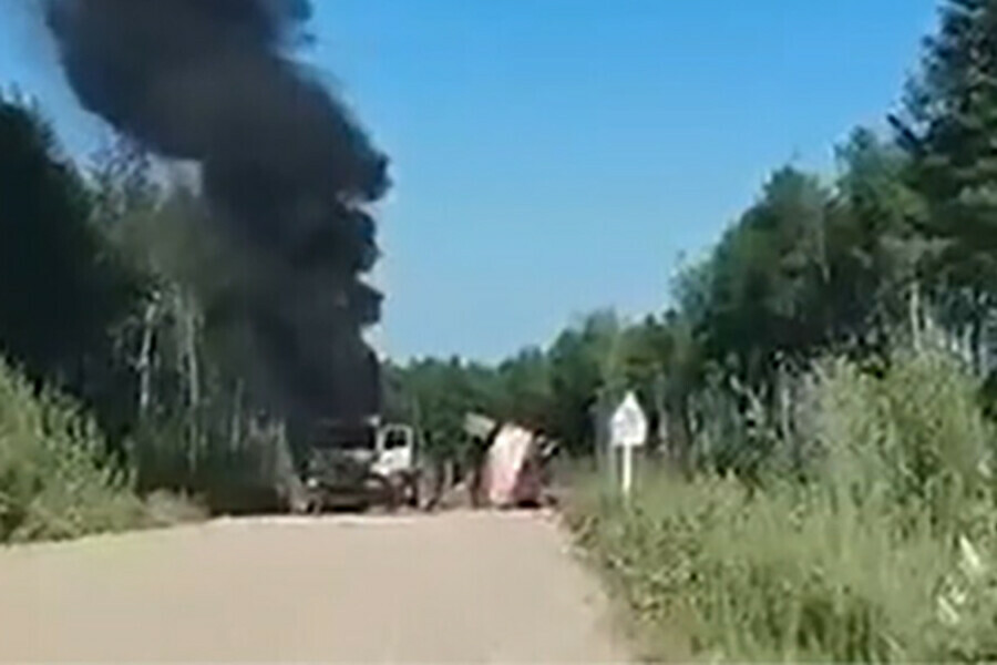 Восстановлен проезд на дороге в Амурской области где загорелась фура