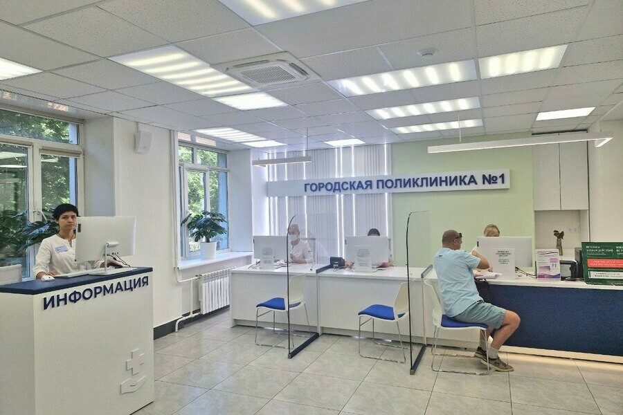 Первый этаж поликлиники Благовещенска кардинально изменили фото