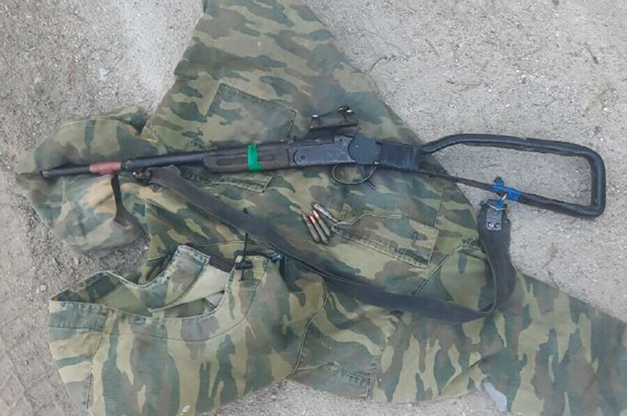 Отдых амурчан на природе с самодельным оружием испортили полицейские