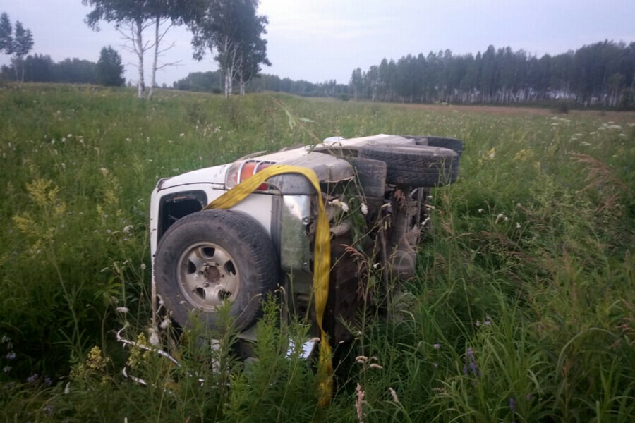 Пьяный водитель в Приамурье перевернул внедорожник в котором была его семья фото