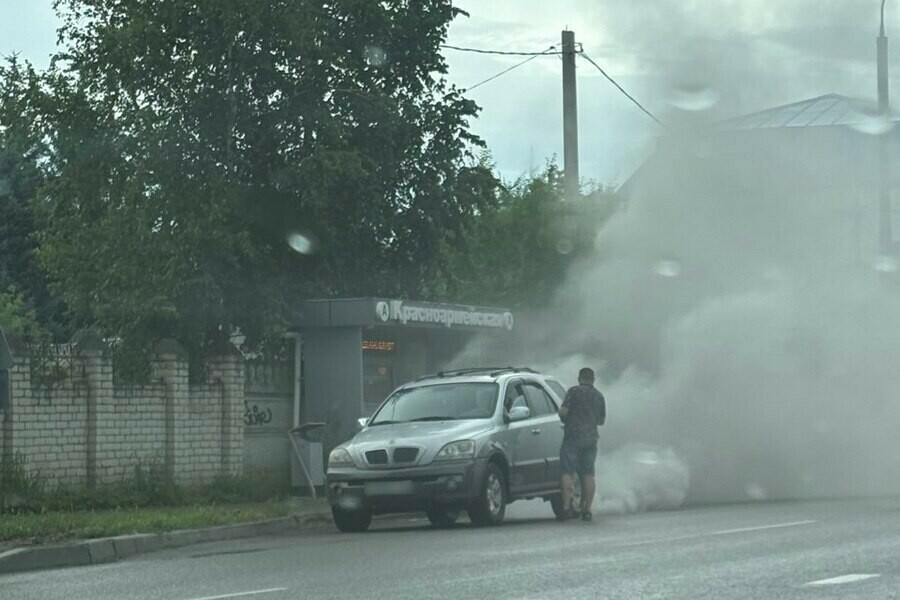 Старались быстрее отъехать от этой машины авто задымилось в Благовещенске фото видео