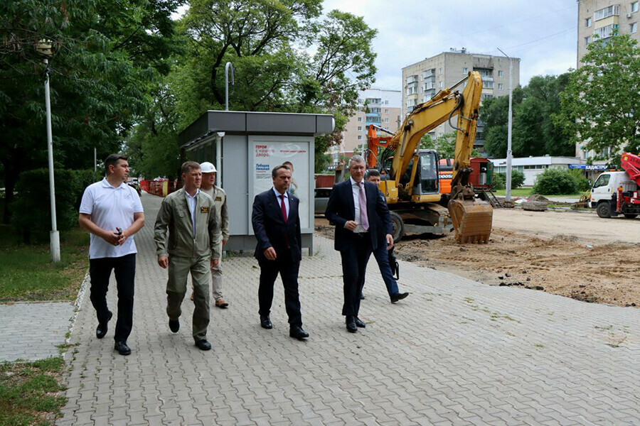 Министр транспорта России прогулялся по центру Благовещенска и оценил дорожный ремонт фото