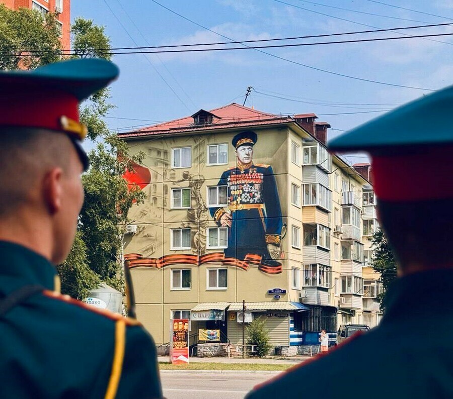 В Благовещенске торжественно открыли мурал Победы с портретом маршала Рокоссовского