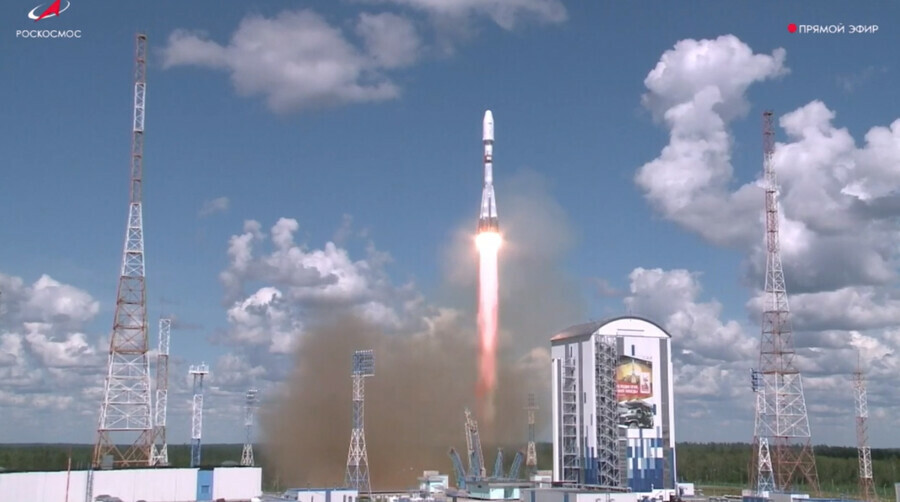 С космодрома Восточный взлетела ракета 