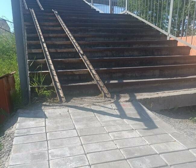 В Приамурье частично разрушился пешеходный мост через жд пути в ситуацию вмешалась прокуратура