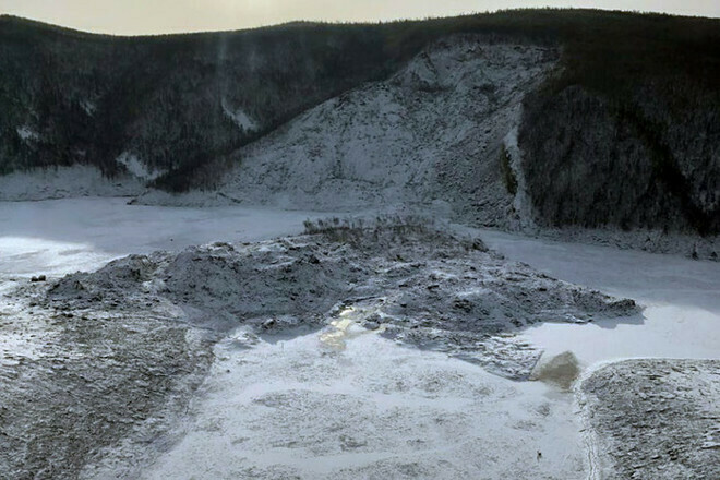 Автомобиль провалившийся на Бурейском водохранилище могло унести течением Глубина в том месте доходит до 75 метров