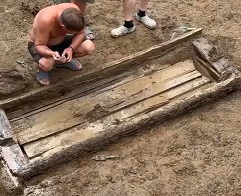 Неизвестный саркофаг обнаружили археологи в амурском Албазине фото