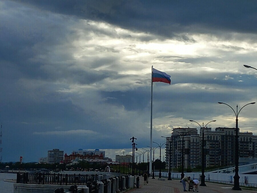 Циклон со шквалами ветра движется к Амурской области