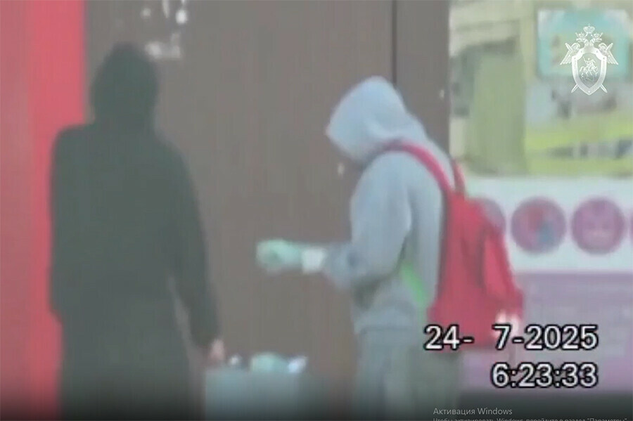 Несовершеннолетние пытались убить военного необычным способом видео