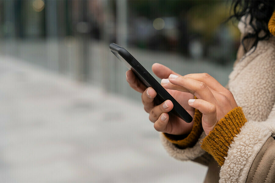 В ряде регионов России начались сбои звонков через WhatsApp и Telegram