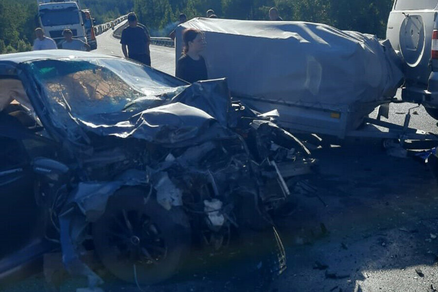 О лобовом столкновении двух автомобилей в Амурской области рассказали амурские спасатели фото