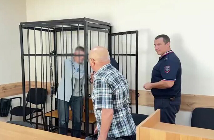 В Благовещенске осужден особо опасный рецидивист угрожавший продавцу игрушечным пистолетом