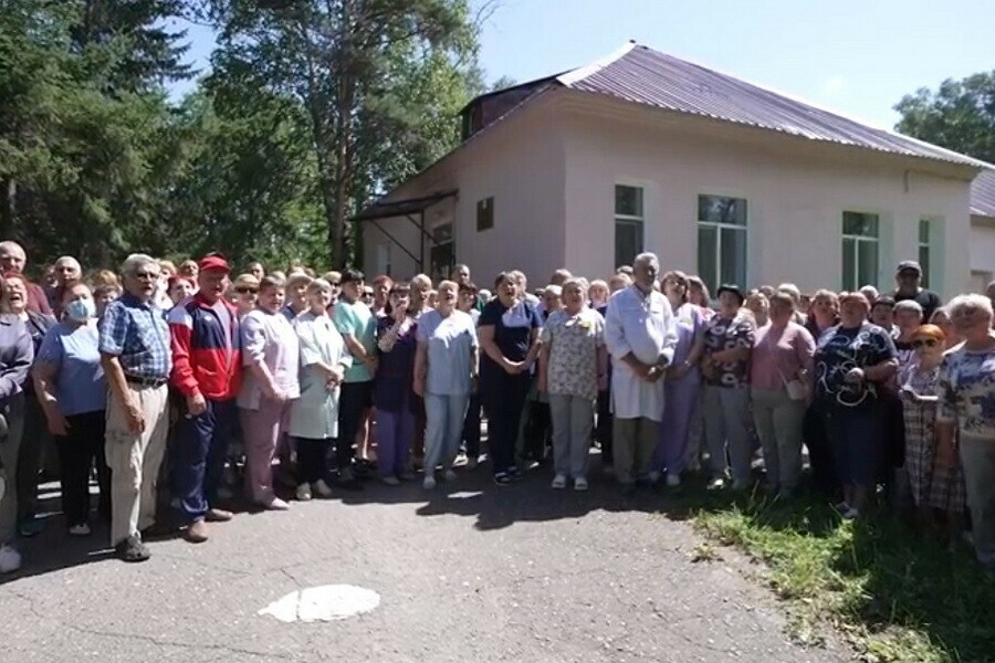 Жители Свободного переживают что у них могут закрыть крупное медучреждение и пытаются его отстоять видео